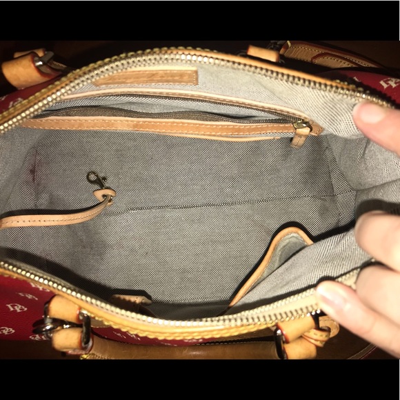 SOLD 🩸 Beautiful Dooney and Bourke K9395128 - Picture 4 of 8